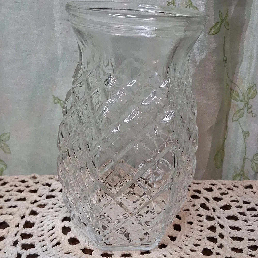Vintage Glass Textured Vase - - Picture 1 of 1
